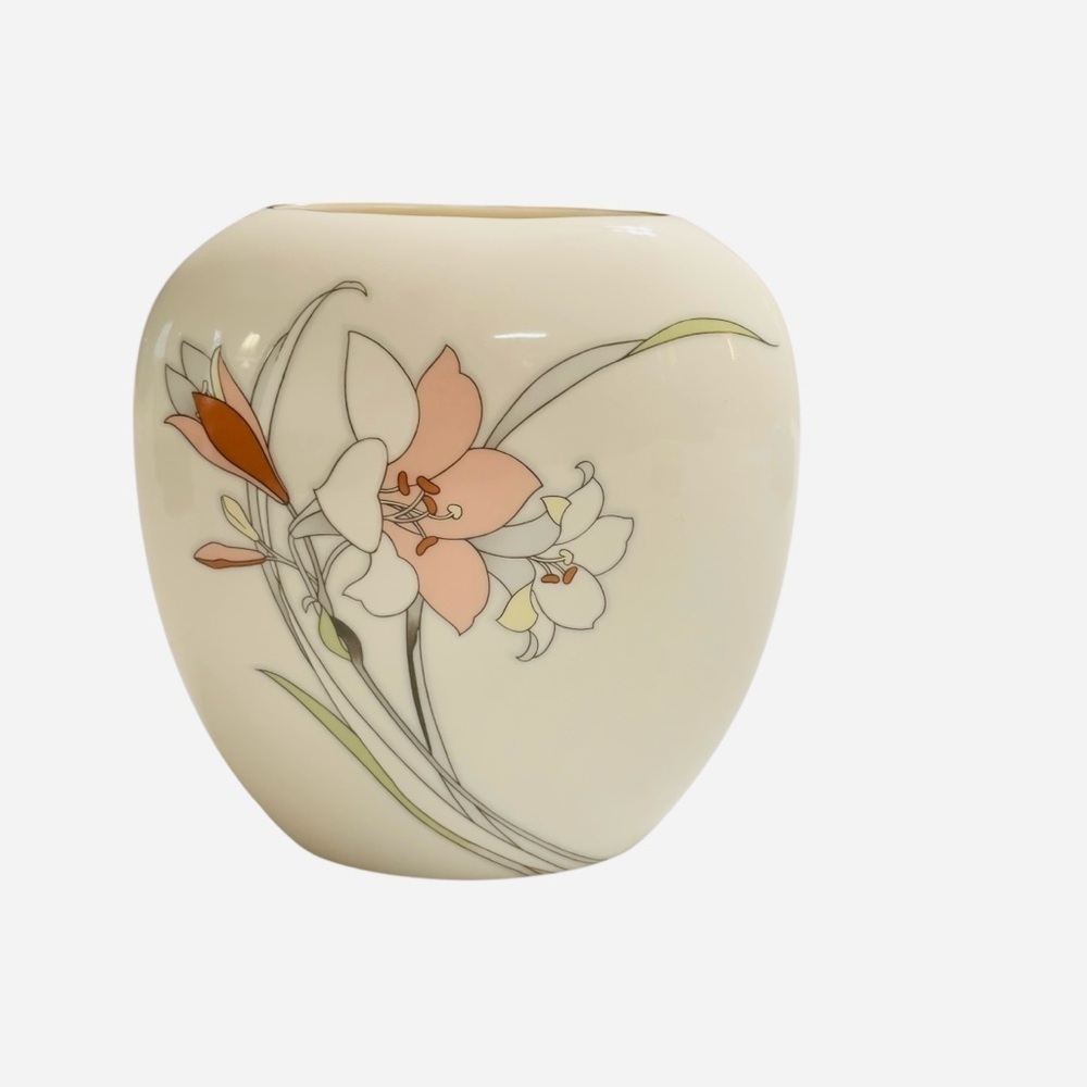 Yama Ji Japan Pink Lilly Flat Porcelain Vase